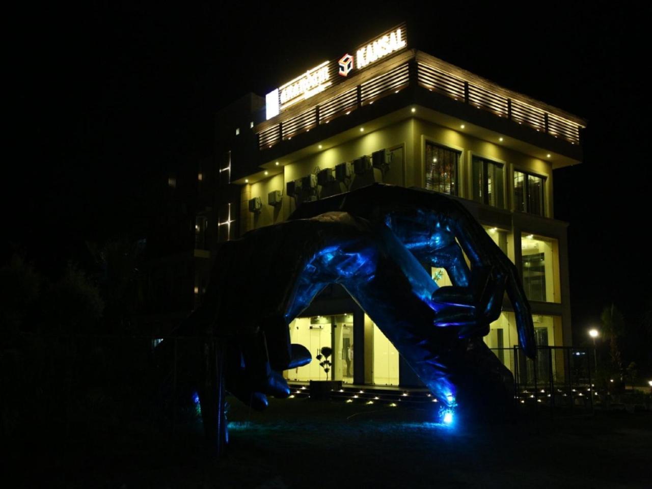 阿南达姆克拉克斯套房酒店 Vrindāvan 外观 照片